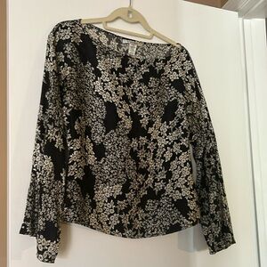 Nine West vintage blouse. Circa @2002. 100% silk. Size S.